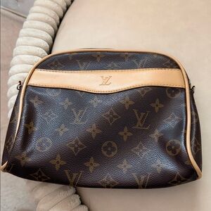LV MONOGRAM POUCH